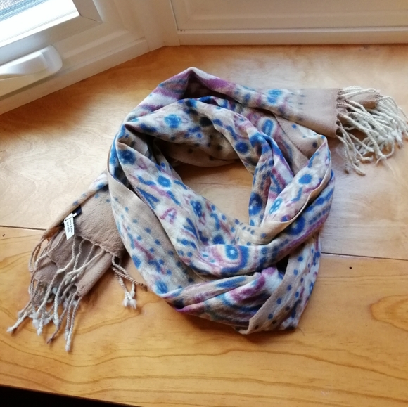 Lucky Unusual Boho Light Wool Fringe Wrap/Scarf - Picture 6 of 7